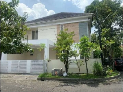 Rumah New Gress Hook di Purimas Pecatu dekat Merr