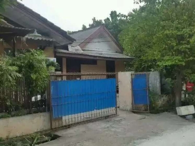 Rumah Tua dalam Komplek di Kota Tangerang