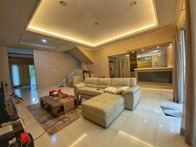 Sewa rumah 2 Lantai mewah bagus di gold coast avenue pik full interior