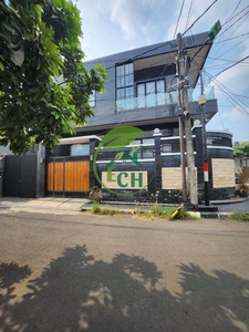 T819.Rumah Hook Jalan Lebar Di Pondok Kelapa Jakarta Timur