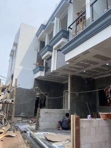 Terlaris!!!Rumah mewah 2 lantai Dekat Ke UNJ Di Rawamangun Jakarta