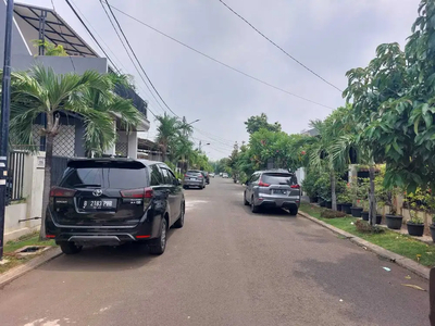 Di jual rumah.bagus depan taman hadap selatan di cluster ifolia