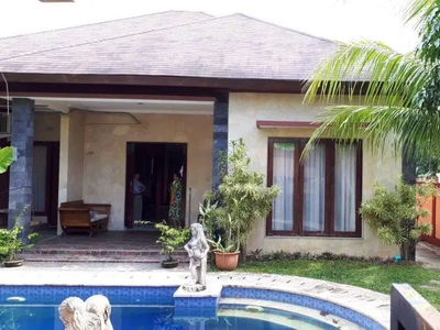 DIJUAL RUMAH ADA KOLAM RENANG WIKA