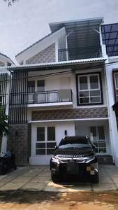Dijual rumah di cluster Casa Bellevue Residence, Graha Raya Tangsel