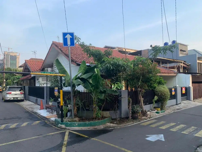 Dijual rumah lokasi strategis di kebayoran baru