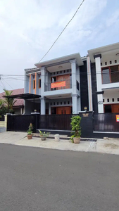 Disewa Rumah dua lantai di Tebet Barat Jakarta Selatan