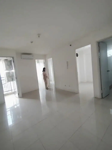 Disewakan 3BR Unfurnished Lt Rendah Apartemen Bassura City.