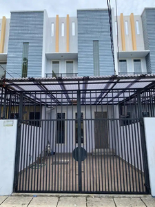 Disewakan Rumah 2,5 lantai di Duri Kepa, Jakarta Barat