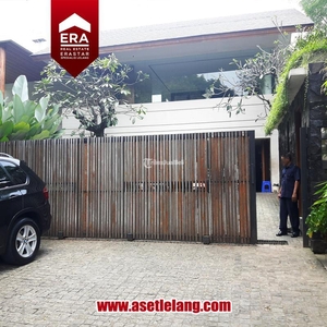 Jual Lelang Rumah Mewah 2 Lantai LT 810m2 LB 1475m2 4KT 4KM di Jl. Cimahi, Menteng - Jakarta Pusat