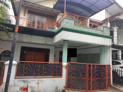 Rumah 2 Lantai Siap Huni dgn 3 Kamar Tidur di Komplek Harapan Baru