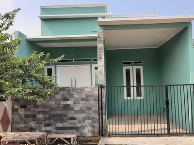 Rumah di pinggir jalan di perumb vila gading harapan