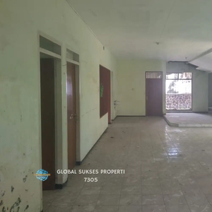 Rumah Halaman Super Luas Jaminan Bank Di Perum Oma View Malang