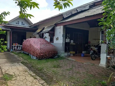 Rumah luas di Menteng Wadas Jakarta Selatan
