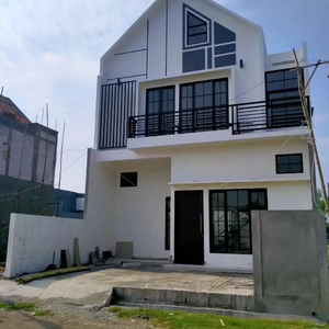 Rumah minimalis dua lantai gresik dekat raya wringin anom