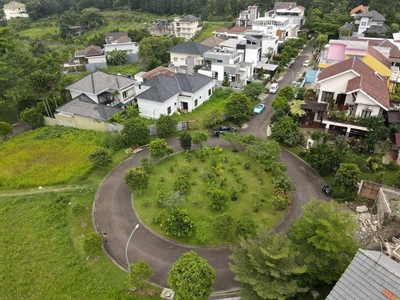 Rumah Minimalis Halaman Luas Hook Depan Taman Sentul City Bogor