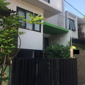 Rumah Murah 3 Lantai Siap Huni Split Level Kavling DKI Pondok Kelapa