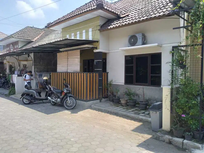 RUMAH SIAP HUNI DALAM PERUMAHAN DEKAT PASAR KOLOMBO JAKAL.JK11274