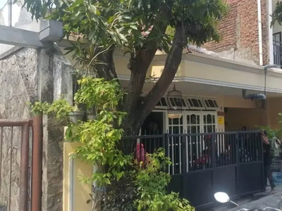 Rumah Timggal di Tenggilis Surabaya