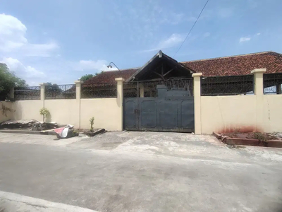 Semi Gudang atau Tempat Usaha di Baki Sukoharjo (AT)