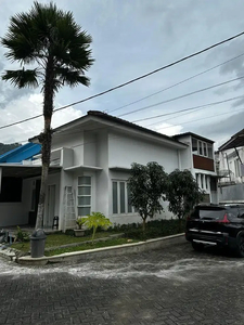 Villa Hooq Full Furnish di tengah kota Batu, mezzanine, 900Jt-an saja