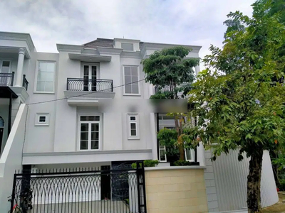 BRAND NEW HOUSE LUXURIOUS MODERN CLASSIC DI KEBAYORAN BARU