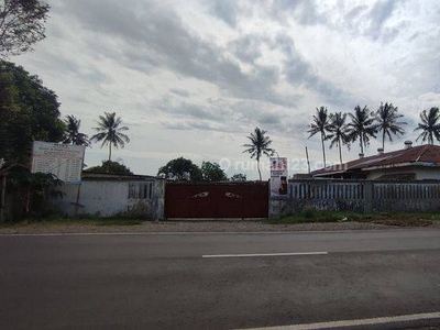 Dijual Atau Disewakan Gudang Lokasi Strategis di Pinggir Jalan