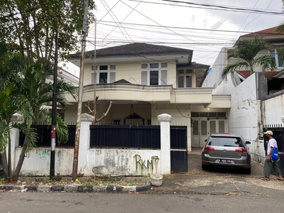 Dijual rumah besar di daerah Menteng Jakarta Pusat