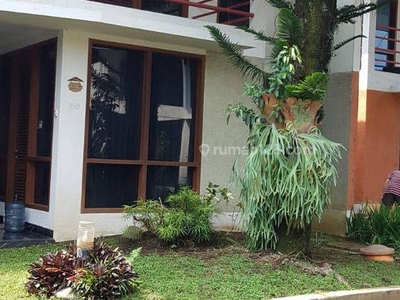 Disewakan Rumah Bagus Semi Furnish Area Setrasari