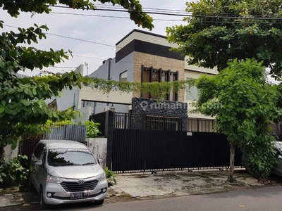 Gedung Kantor Sriwijaya Surabaya 2 Lantai Hadap Barat