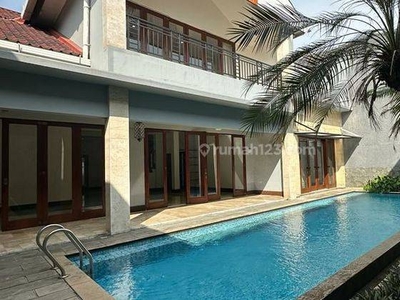 House For Rent in Dharmawangsa Strategic & Prime Location
