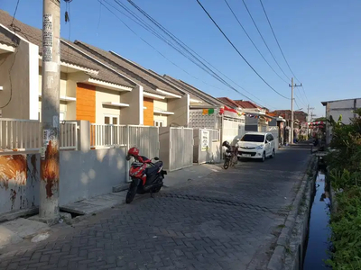 rmh baru 1LT di lebak indah hrg 600jtan bisa kpr