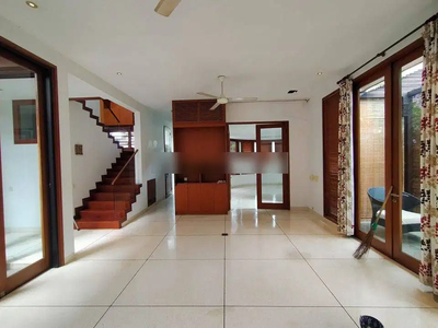 Rumah 2 Lantai Bagus Semi Furnished di Senopati, Jakarta Selatan