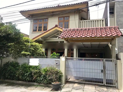 Rumah 2 Lantai Bagus Unfurnished SHM di Kebayoran Baru, Jakarta Selata