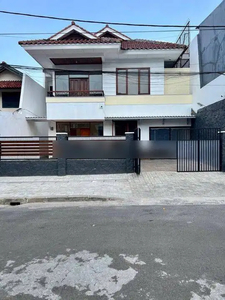 Rumah 2 Lantai Sudah Renovasi di Hang Lekir Kebayoran Baru,