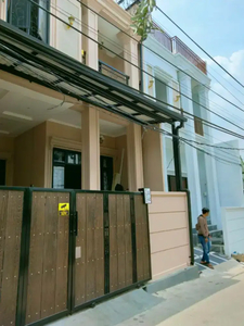 Rumah 2 Lantai+Rooftop Jagakarsa Jaksel,Selangkah Ke Jalan Moh Kahfi 2