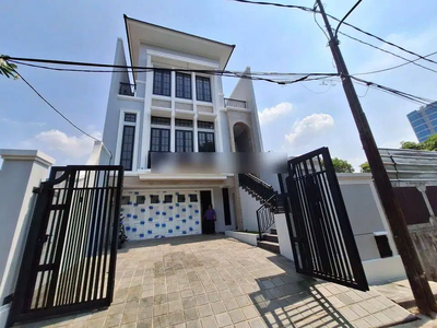 Rumah 3 Lantai Baru Unfurnished SHM di Jeruk Purut, Jakarta Selatan