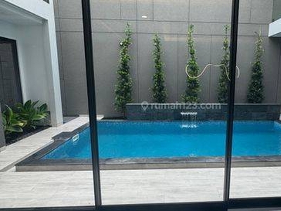 Rumah 3 Lantai di Graha Family Minimalis Modern