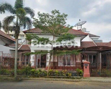Rumah 3 lantai full furnished di Riverside Malang