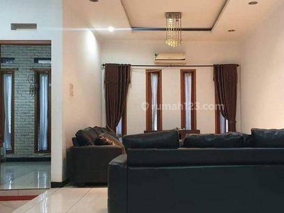 Rumah 3 Lantai Furnished Bagus SHM - Sertifikat Hak Milik di (Sayap) Pajajaran, Pajajaran