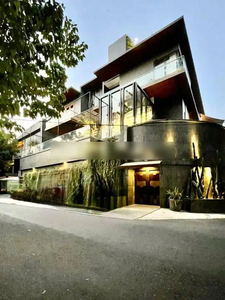 Rumah 4 Lantai Bagus Furnished di Kebayoran Baru, Jakarta Selatan