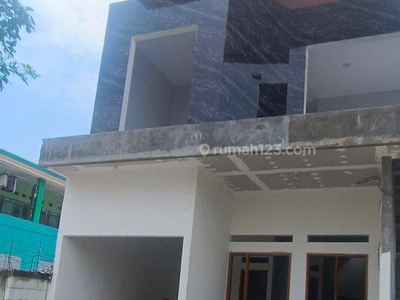 Rumah bagus 2 Lantai di Kutisari dekat Tenggilis & Raya A. Yani