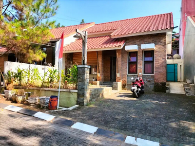 RUMAH BANYUMANIK SEJUK