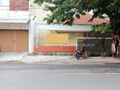 Rumah besar tengah kota