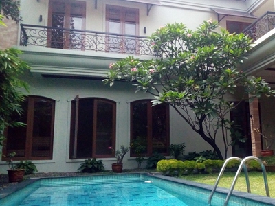 Disewa Luxury house at Kemang