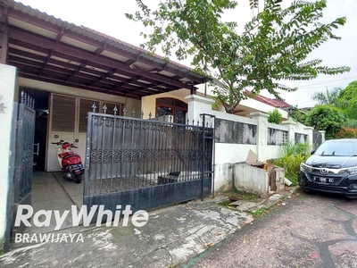 Rumah di Jalan Keuangan Raya, Fatmawati, 1 km ke MRT Fatmawati