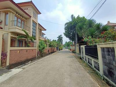 Rumah Megah dengan Halaman Luas 5 Kmr dekat Pintu Tol di Jatiwaringin