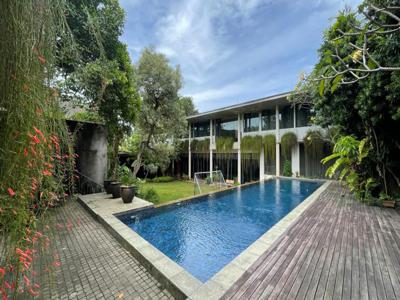 Dijual Rumah Impian di Pejaten Barat Desain Ala Resort Bali Super
