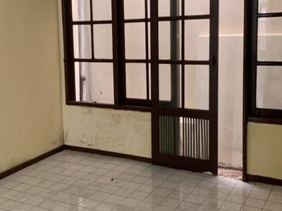 Dijual Rumah Strategis dengan Bangunan Kokoh @Kepodang, Bintaro