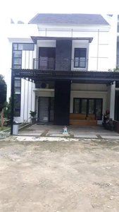 Dijual rumah type 200, luas tanah 321 m2, 2 lantai