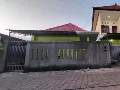 Dijual rumah bonus bangunan kost di sesetan Denpasar
